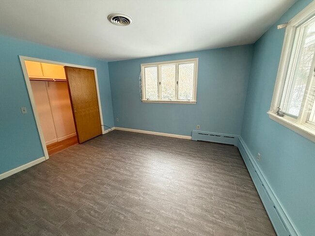 Building Photo - 1090 Pleasant St