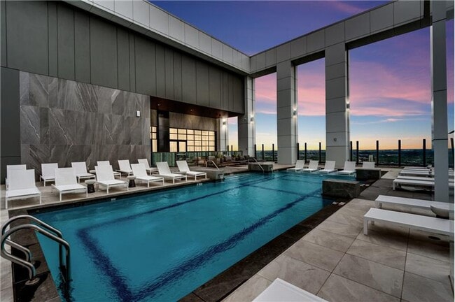 Building Photo - 807 Crawford St