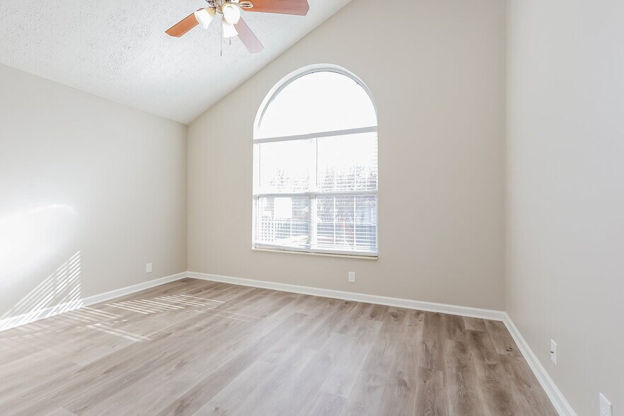 Building Photo - 3521 Glenfalls Dr