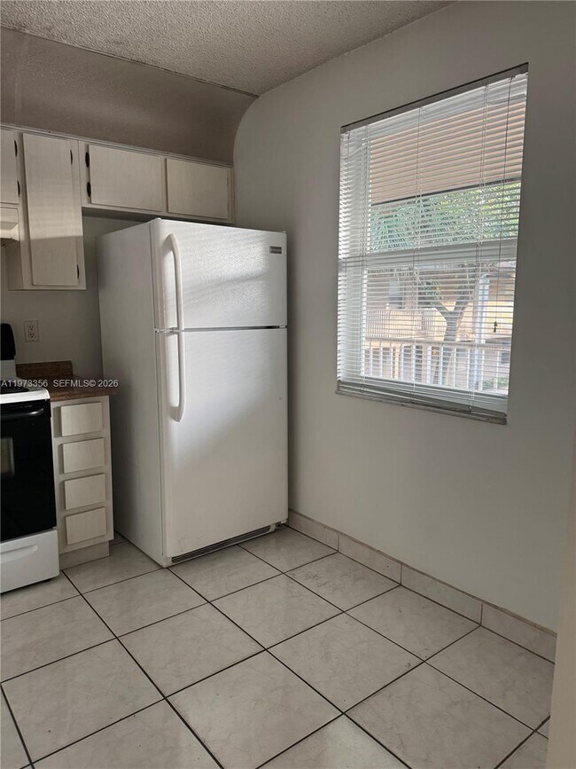 Building Photo - 8750 Royal Palm Blvd