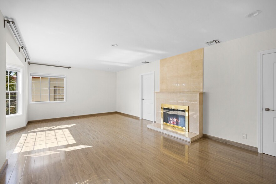 Building Photo - 905 Graynold Ave