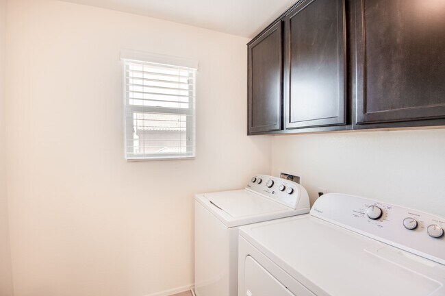 Building Photo - 12038 W Briles Rd