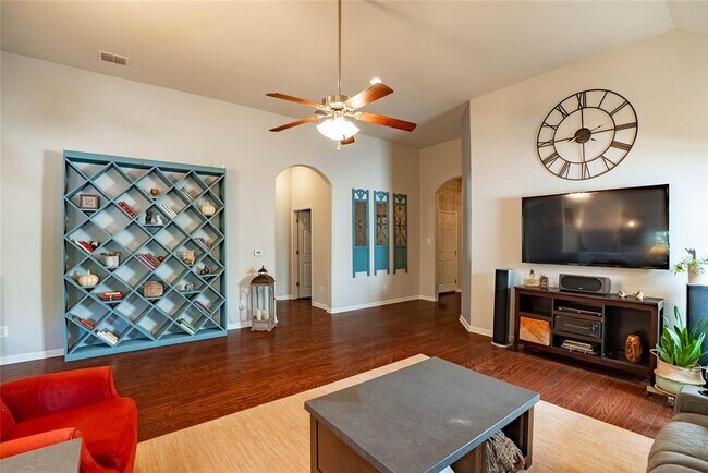 Building Photo - 2009 Garretts Way