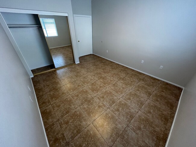 Building Photo - BEAUTIFULLY MAINTAINED 2 BEDROOM, 2 BATH C...