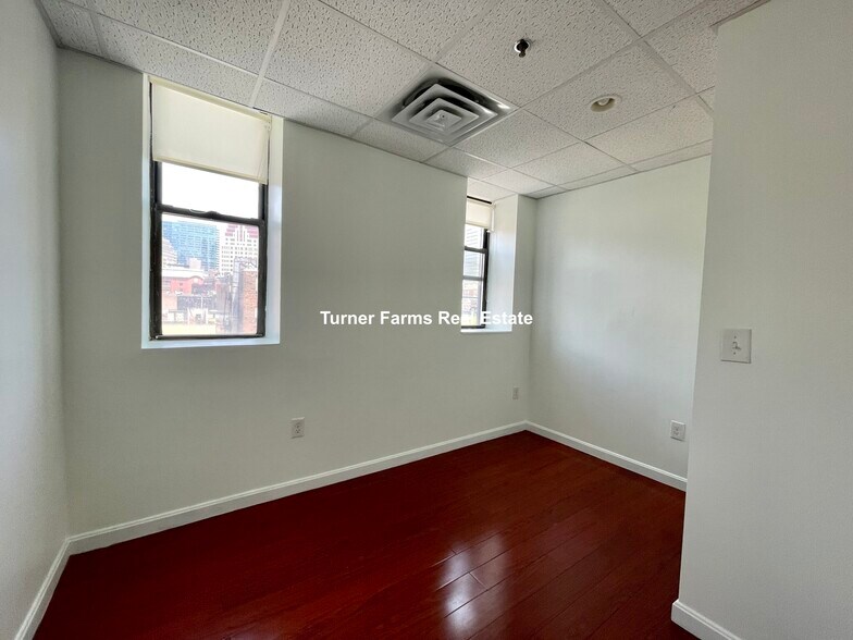 Building Photo - 72 Kneeland St