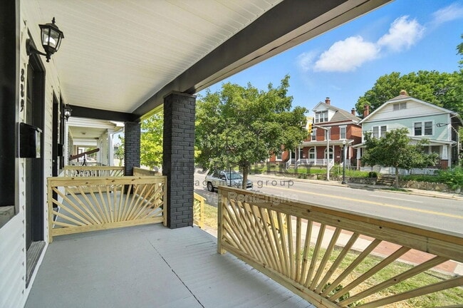 Building Photo - 887 E Livingston Ave