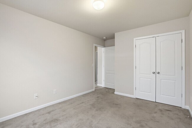 Building Photo - Move-In Ready 4BR | Space, Location & Value All in One