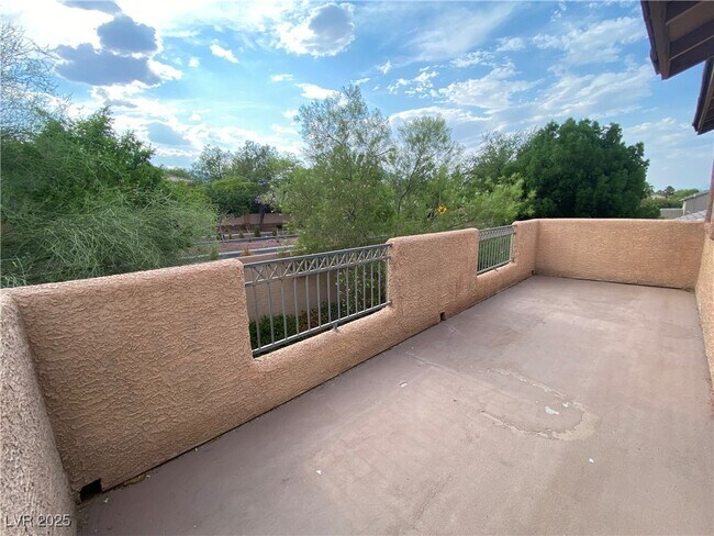 Building Photo - 1317 Woodmore Dr