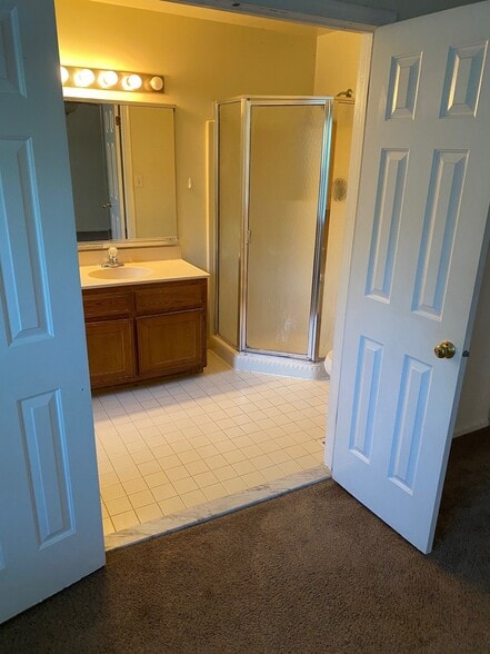 Building Photo - 121 Lamplighter Ct