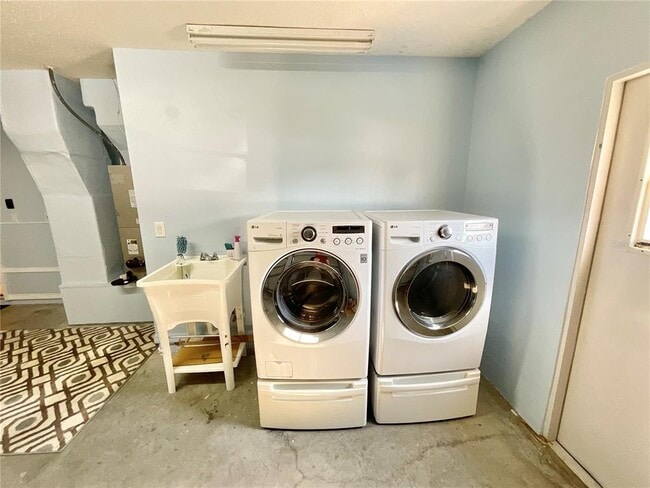 Building Photo - 6930 Bandura Ave