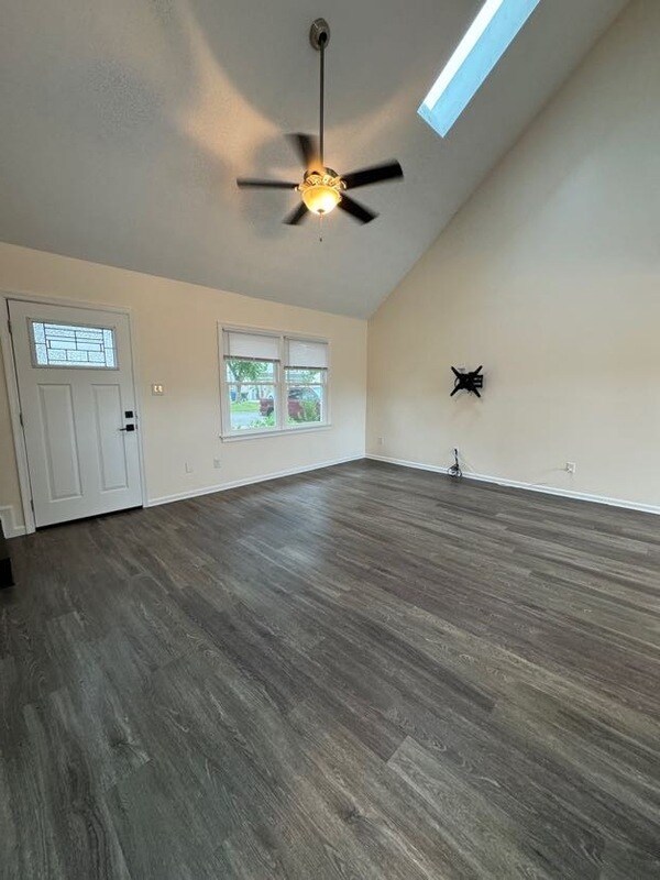 Building Photo - 3021 Glastonbury Dr