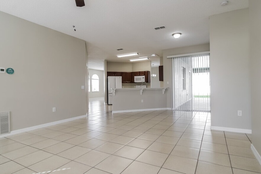 Building Photo - 562 Bristol Cir