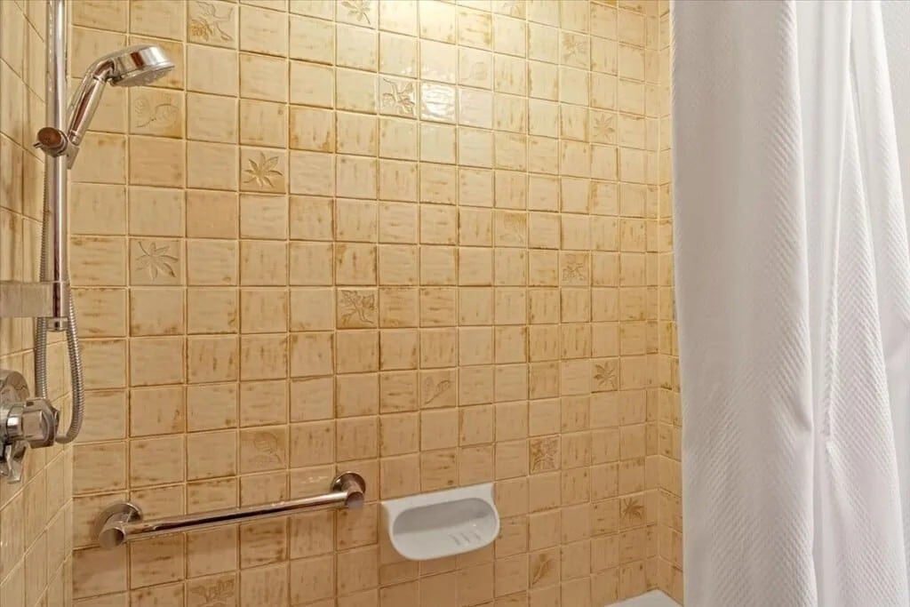 Building Photo - 16 King Philip Trl