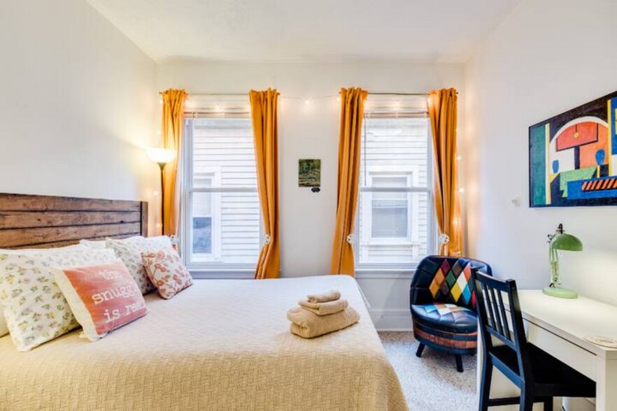 Bedroom 1 - 170 Mansfield St