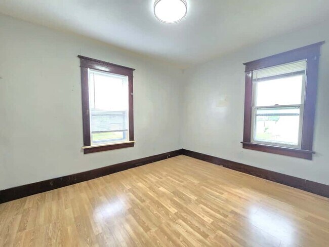 Building Photo - 1213 W Lexington Ave