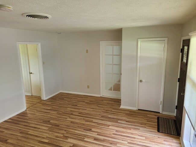 Building Photo - 4929 Libbey Dr