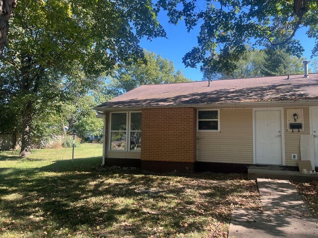 Building Photo - 207 Lake St