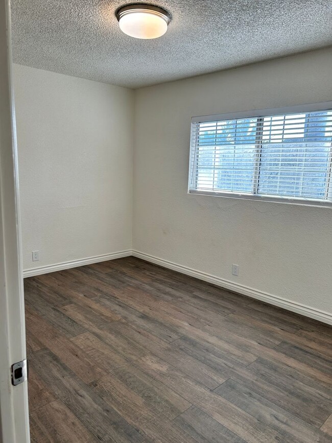 Building Photo - Fully Remodeled Front Duplex in a Prime Lo...