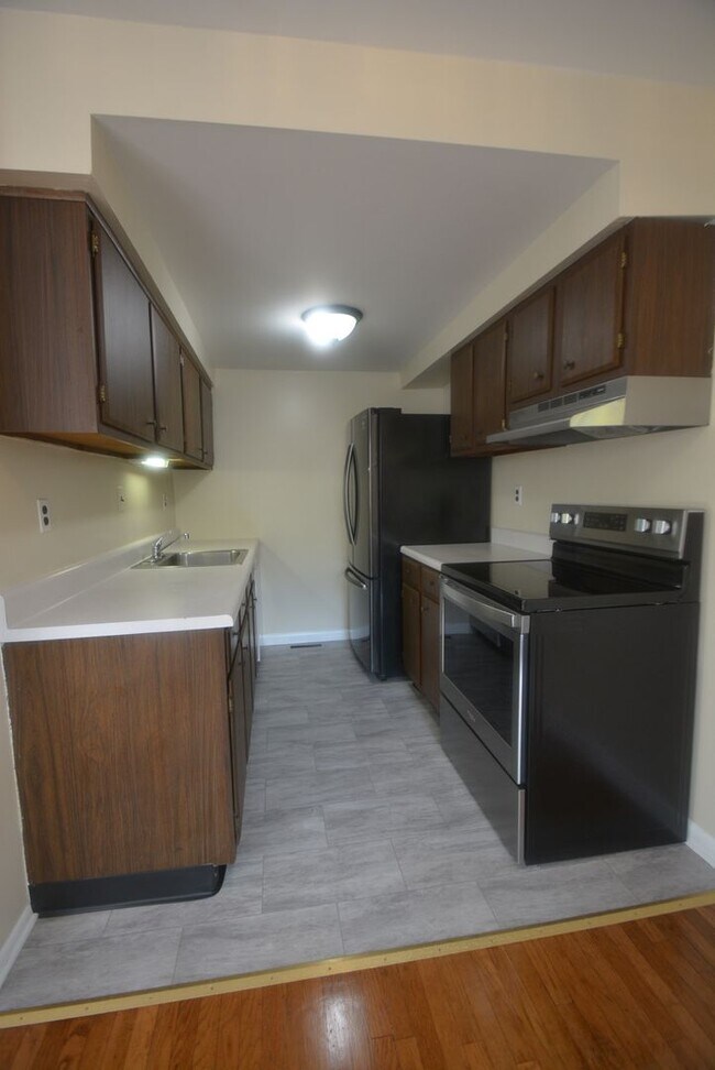 Building Photo - Recently Updated 3 Bedroom 1 Bath in Newar...