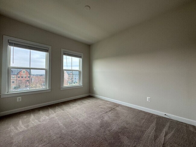 Building Photo - Stunning 4 Level 4 Bed 3/2 Bath Home With Balcony And Deck In Westmoore At Moorefield