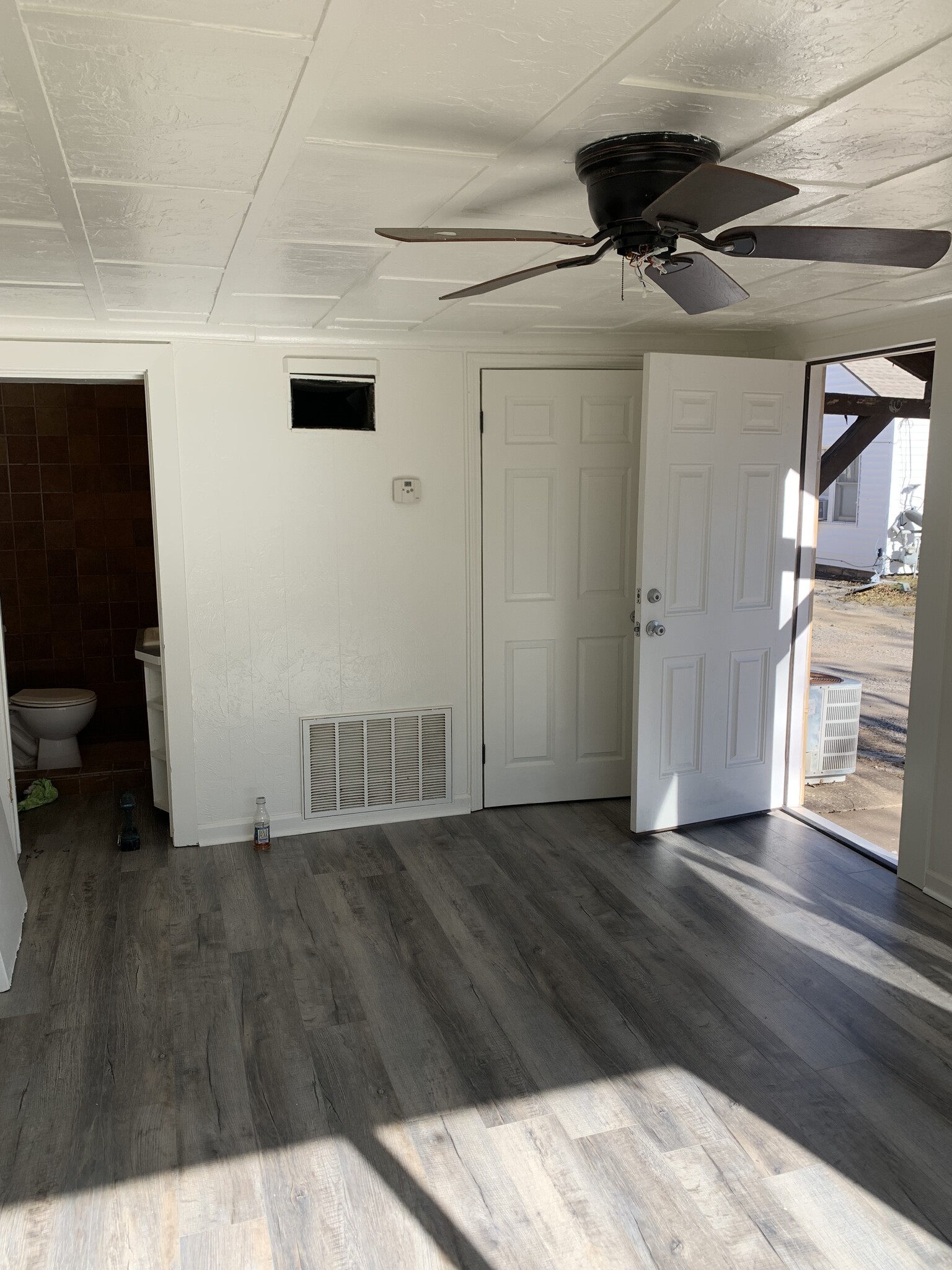 Building Photo - 208 W Elm Ave