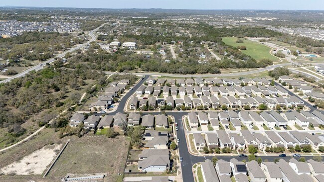 Building Photo - Dripping Springs Charmer