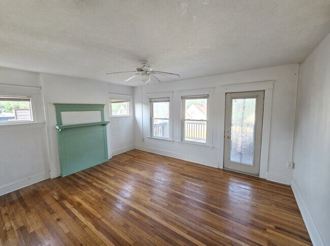 Building Photo - 1421 W 84th St