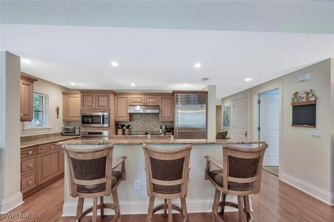 Building Photo - 325 3rd St S