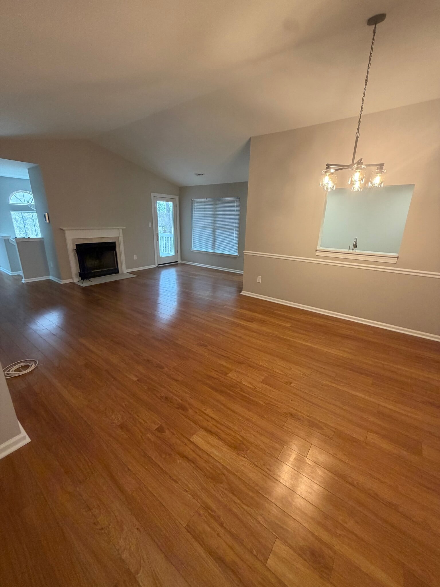 vaulted ceiling living space - 514 Cedar Hollow Dr