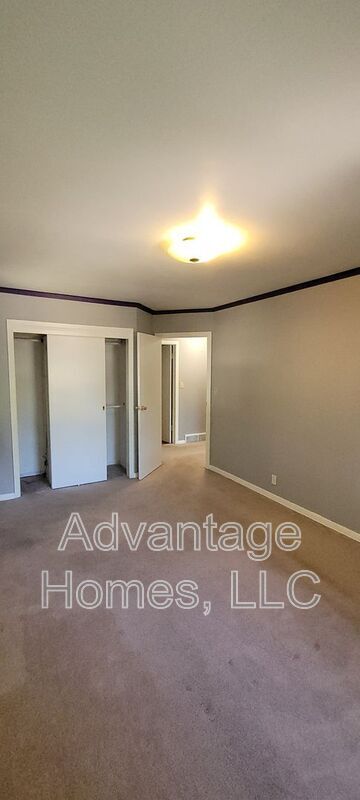 Building Photo - 8914 Grandview Dr