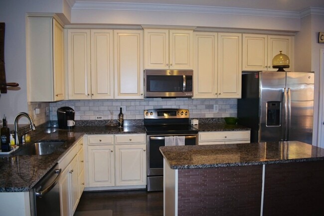 Building Photo - Beautiful Modern 3 Bedroom