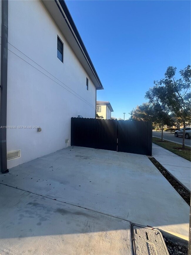 Building Photo - 1152 NW 2nd Ln