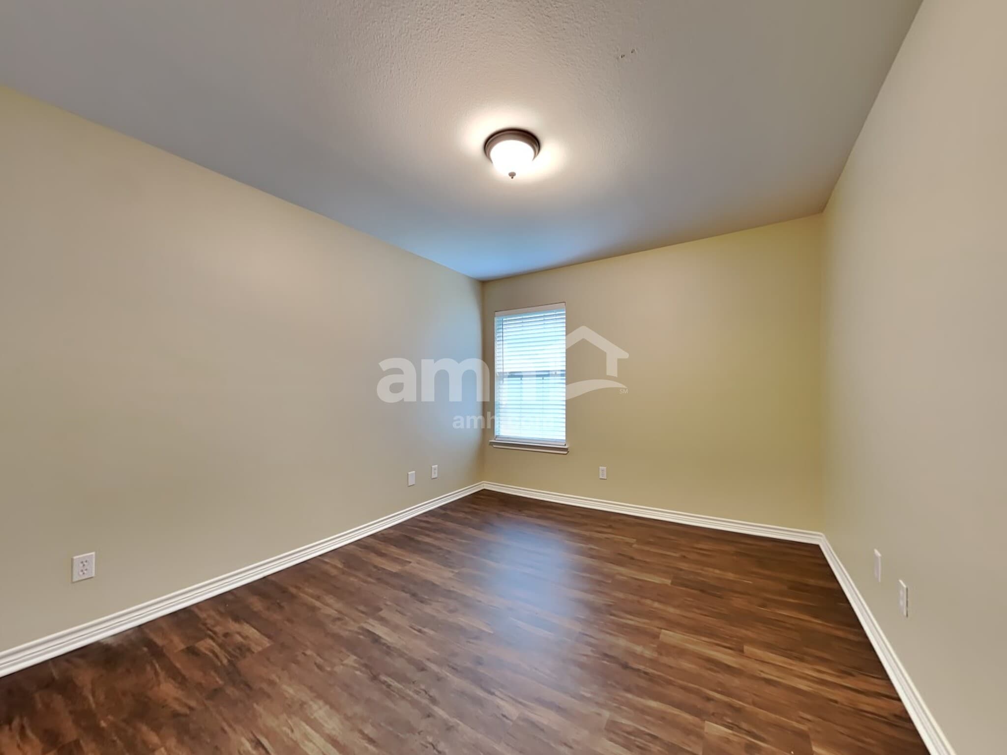 Building Photo - 2301 Arrowhead Dr