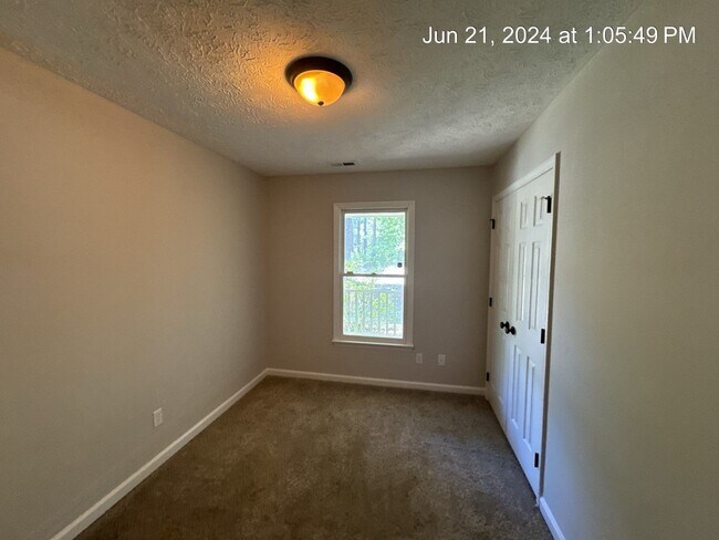 Building Photo - 5032 Shimmer Dr