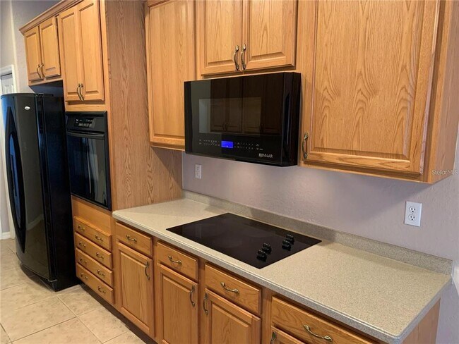 Building Photo - 10724 Banfield Dr