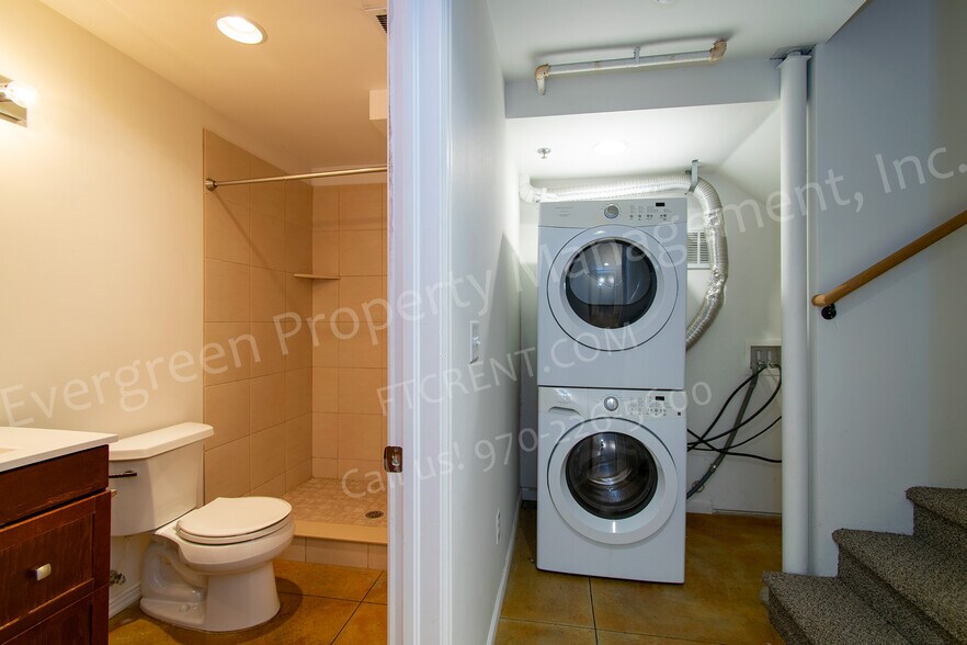 Washer/Dryer - 318 W Myrtle St