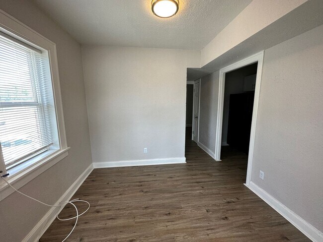 Building Photo - ***MOVE-IN SPECIAL***  Pet Friendly - Comp...