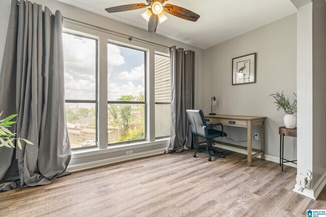 Building Photo - 1909 16th Ave S