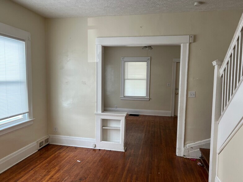 Building Photo - 95 Morton St