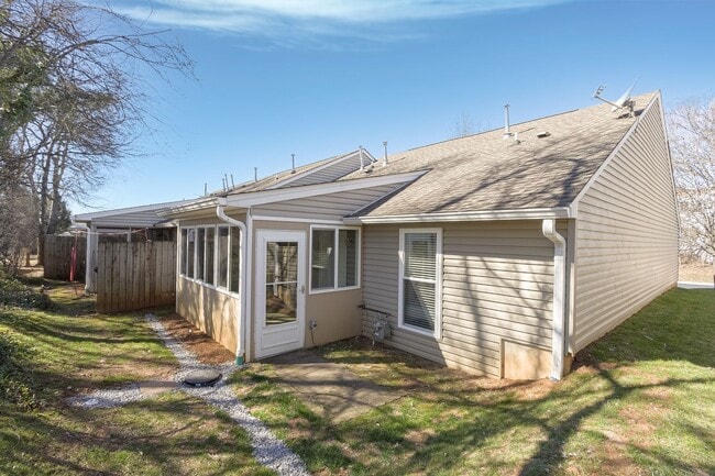 Building Photo - 228 Dalton Pl Wy