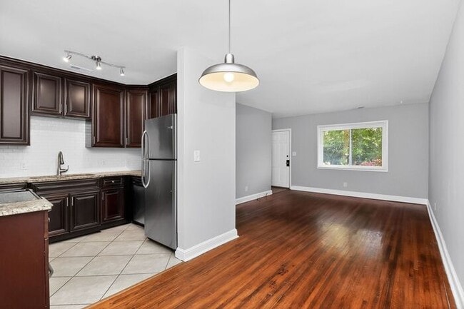 Building Photo - Charming 2BD/1BA Condo on Pecan Ave!