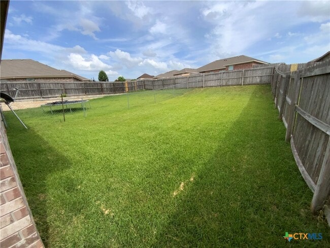 Building Photo - 1001 Leah Dr