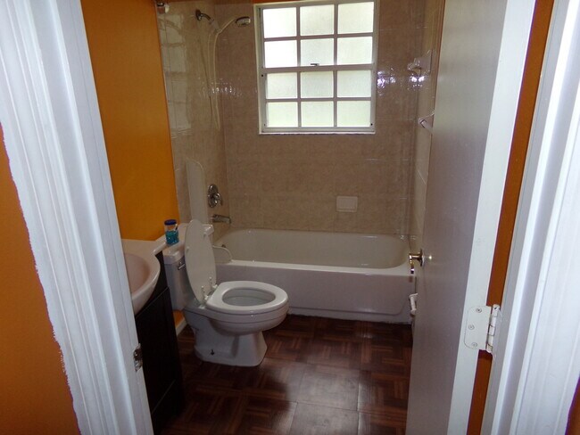 Building Photo - 310 Seahorse Cir SE