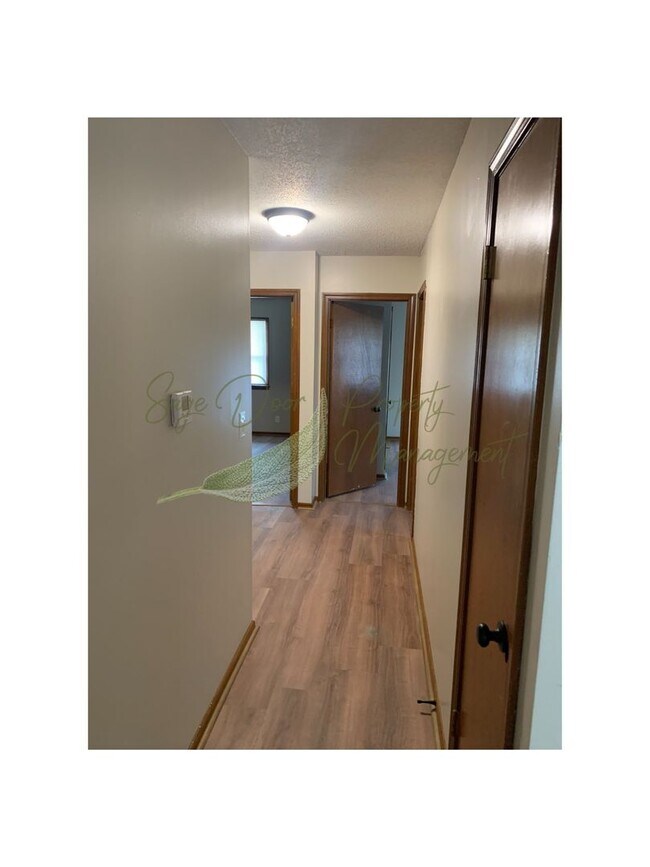 Building Photo - 3 BEDROOM IN BLUE SPRINGS!!!