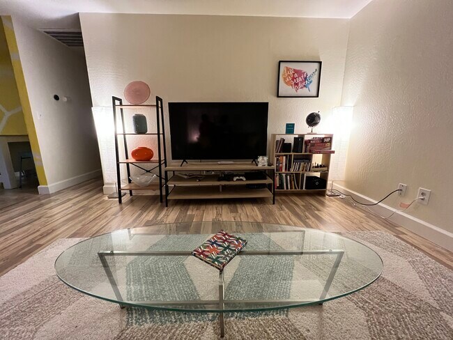 Building Photo - 3320 Panorama Dr