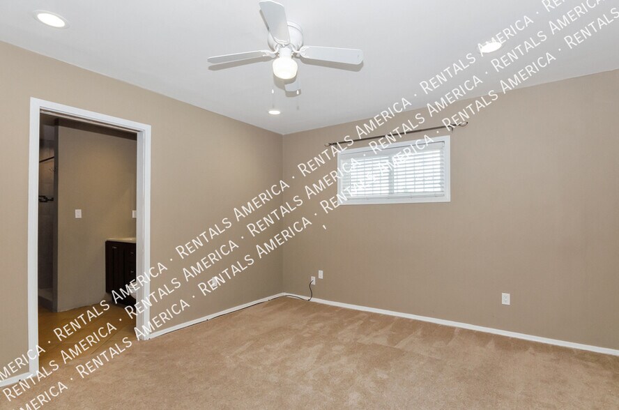 Building Photo - 5625 E 20th St