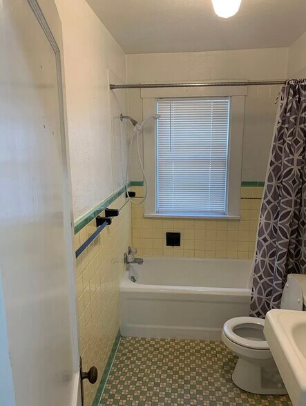 Primary Photo - 205 E Pershing Blvd