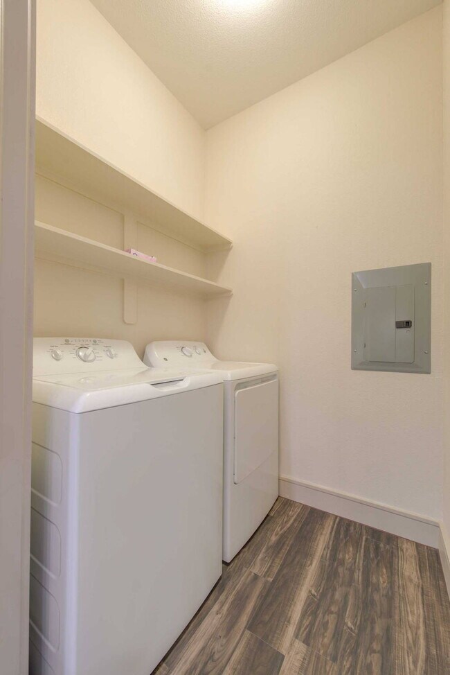 Building Photo - Experience the Art of Fine Apartment Living!