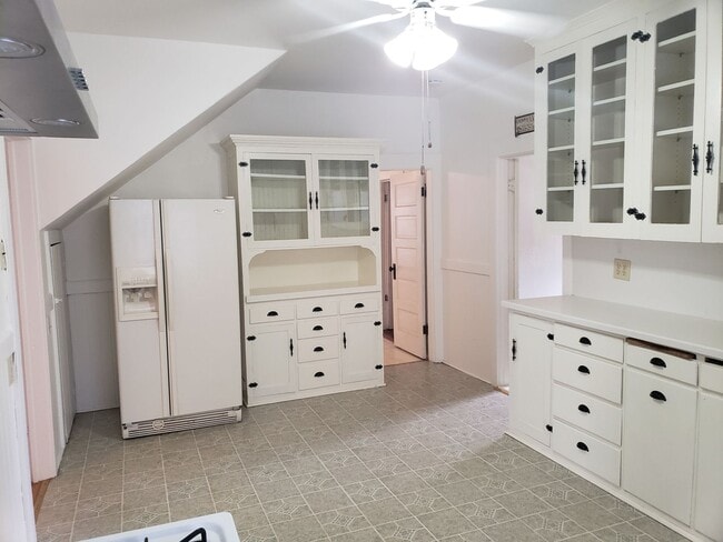Building Photo - Immaculate 3 Bedroom, 2 Bath, 1932 sqft. H...