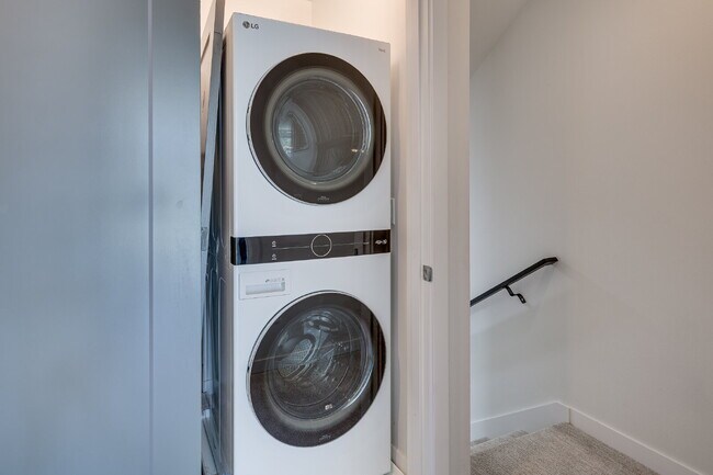 Building Photo - Luxury Capitol Hill Townhome Available Now!